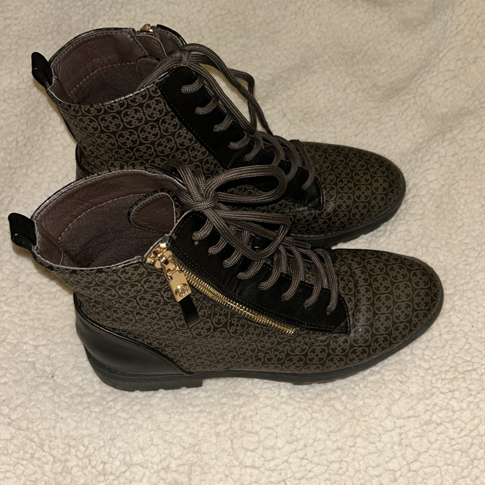 Daisy Fuentes Brown Lace-Up Combat Boots with Gold Zipper